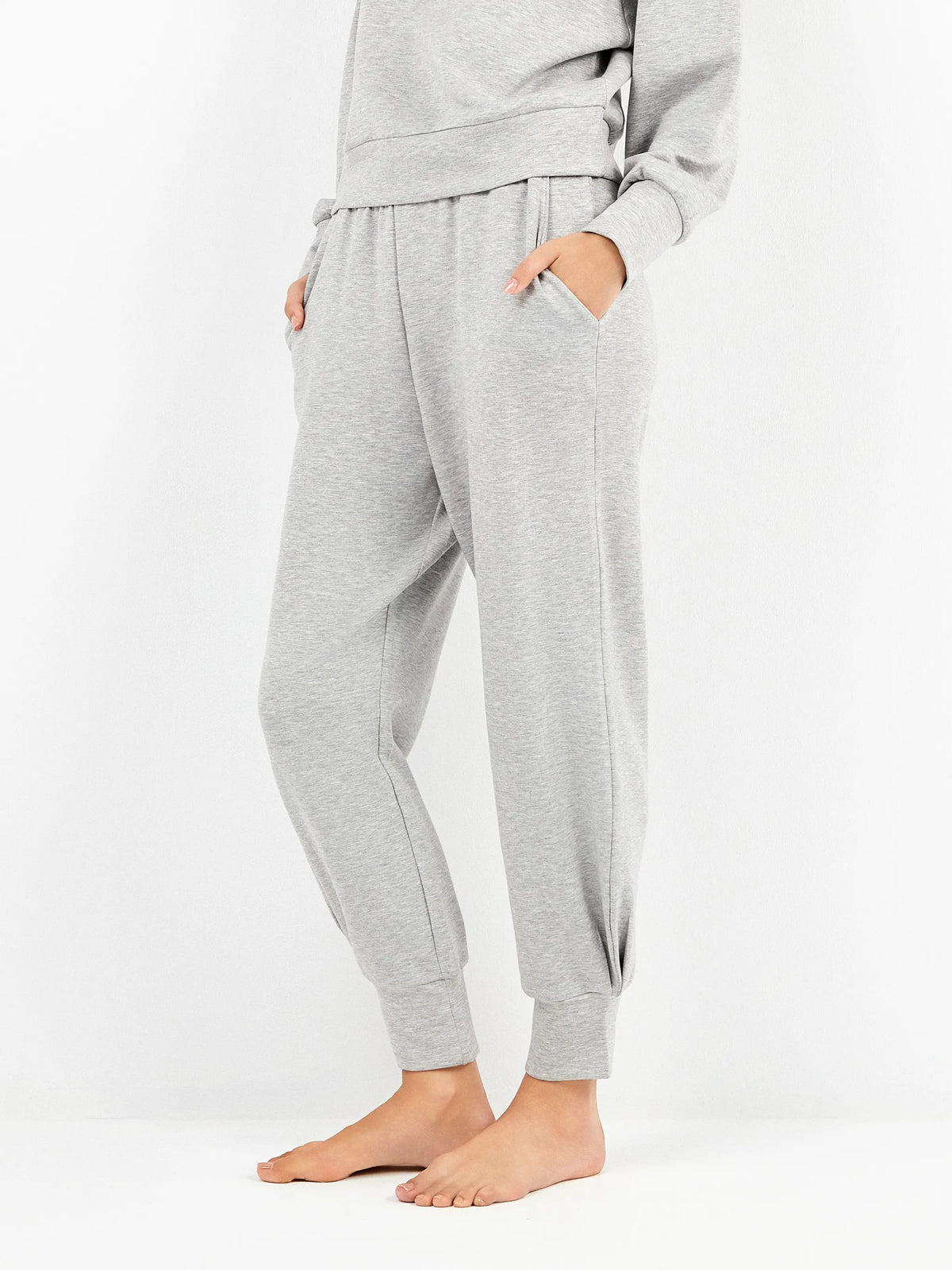 Pantalón largo gris