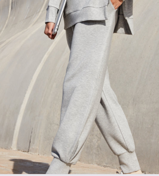 Pantalón largo gris