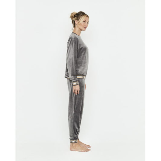 Sudadera y pantalon gris