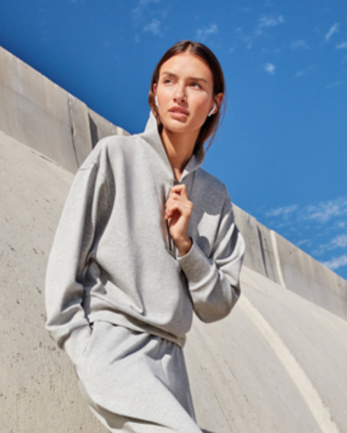 Sudadera gris