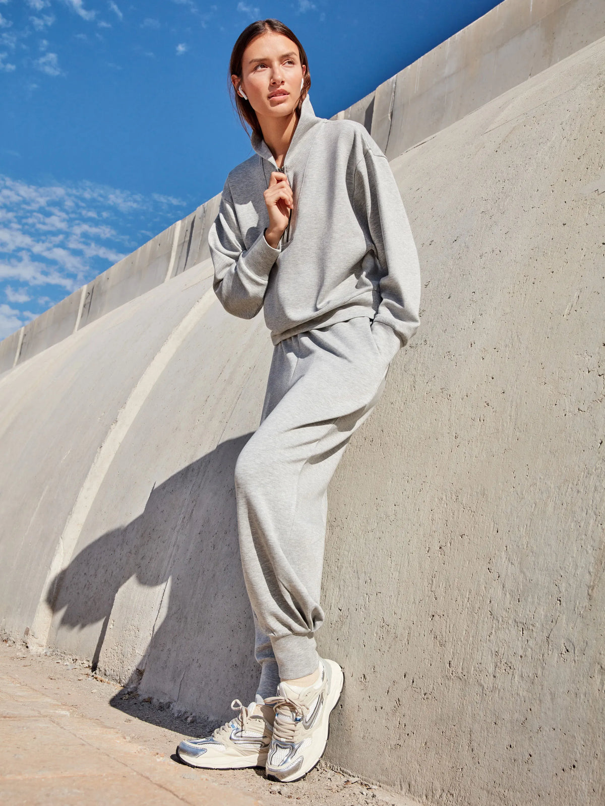 Sudadera gris