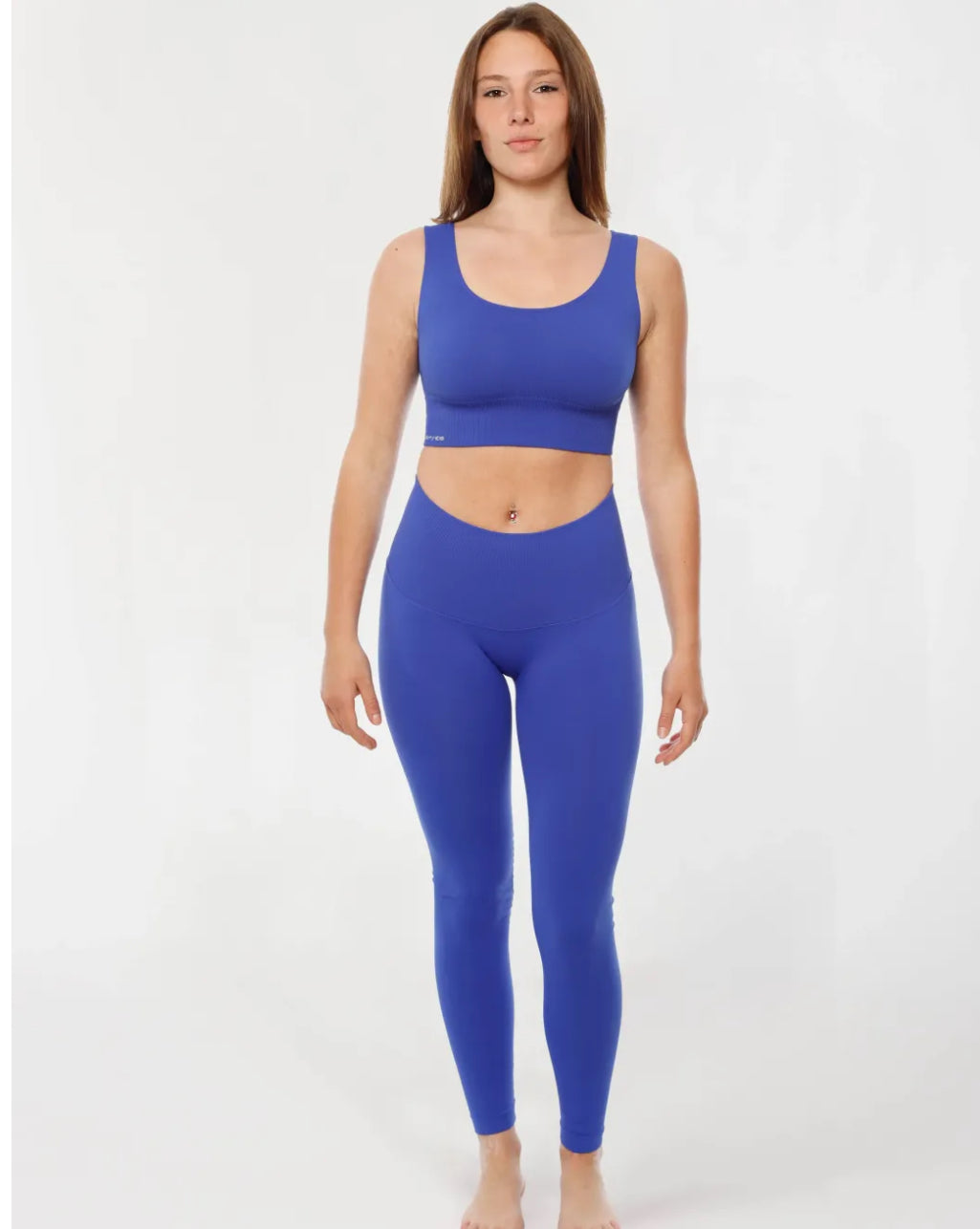 Top deportivo azul klein