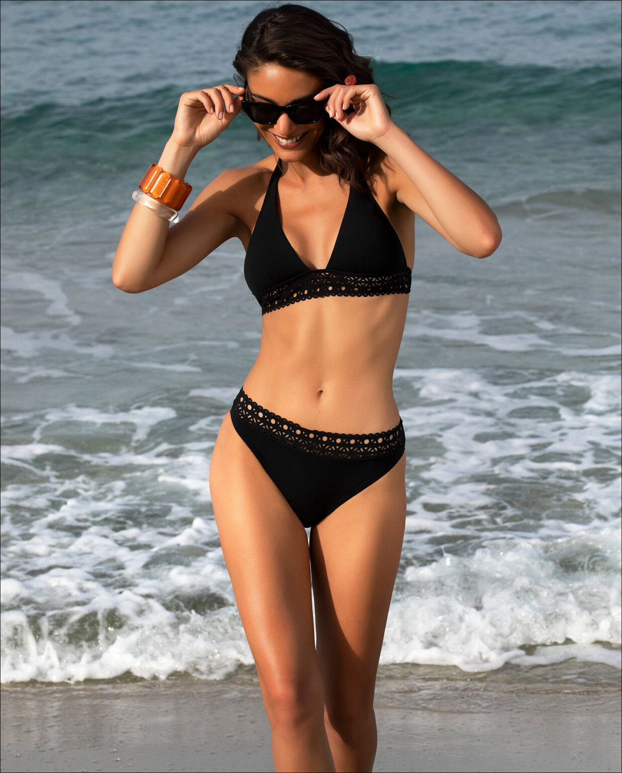 Bikini Triangular ajourage couture negro