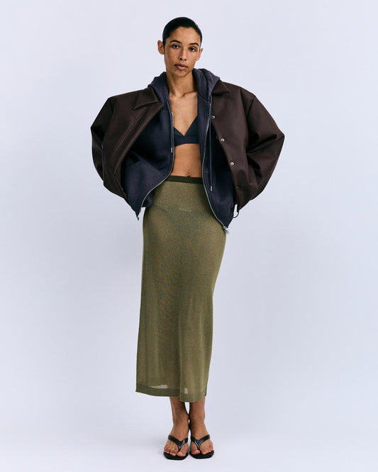 Falda elegante de cintura media