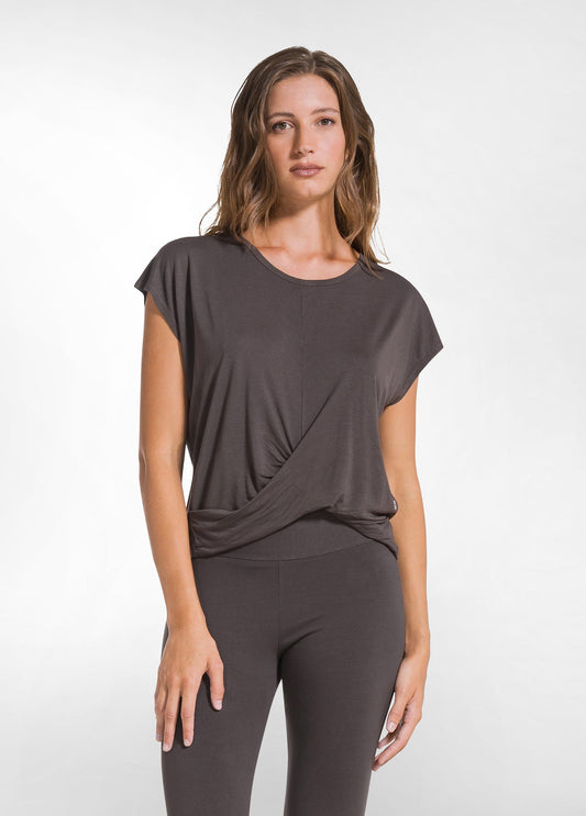 YOGA T-SHIRT WITH FRONT KNOT DETAIL - BROWN