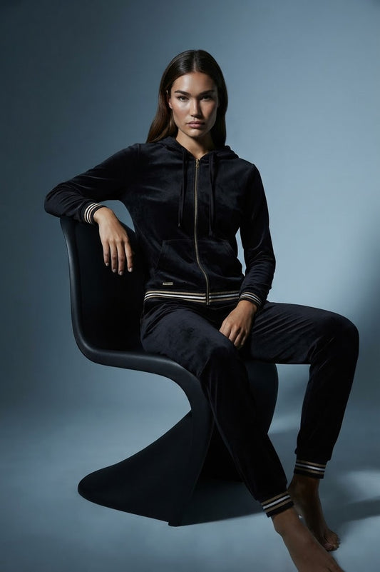 Chaqueta y pantalon negro