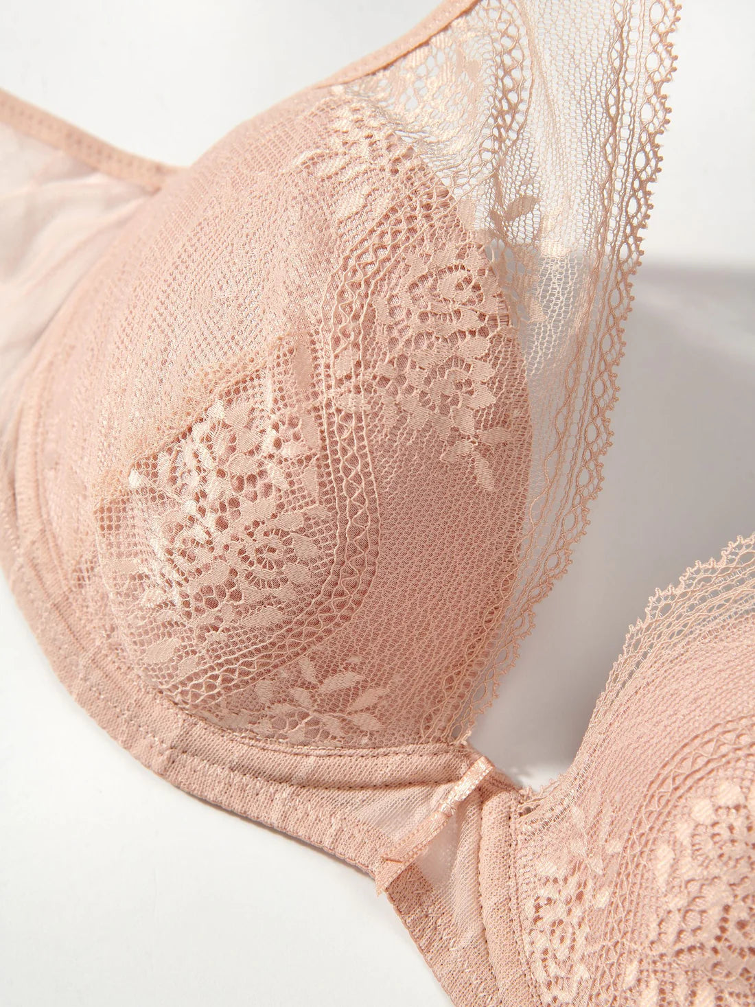 Sujetador encaje escote profundo nude, Maddie - flanesyfresones