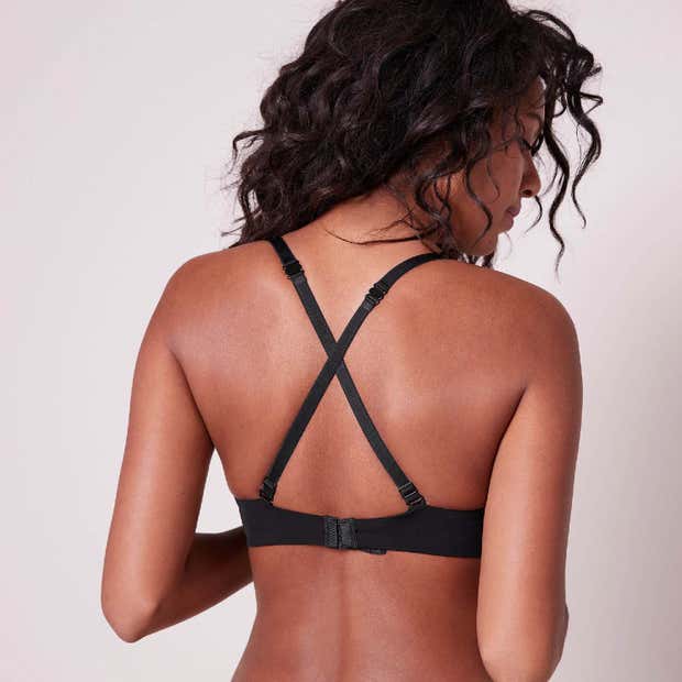 Sujetador negro efecto natural sin relleno de Simone Perele. Flanes y Fresones tienda de corsetería en Sitges