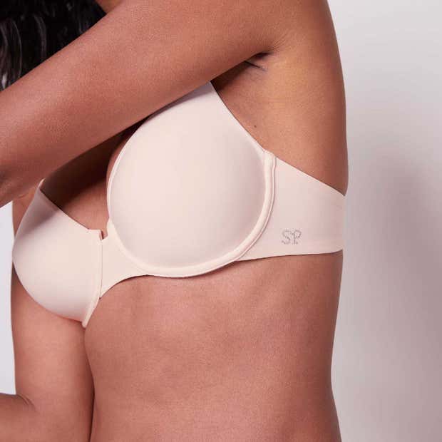 Sujetador efecto natural sin relleno de Simone Perele. Flanes y Fresones tienda de corsetería en Sitges