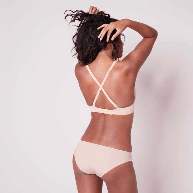 Sujetador efecto natural sin relleno de Simone Perele. Flanes y Fresones tienda de corsetería en Sitges