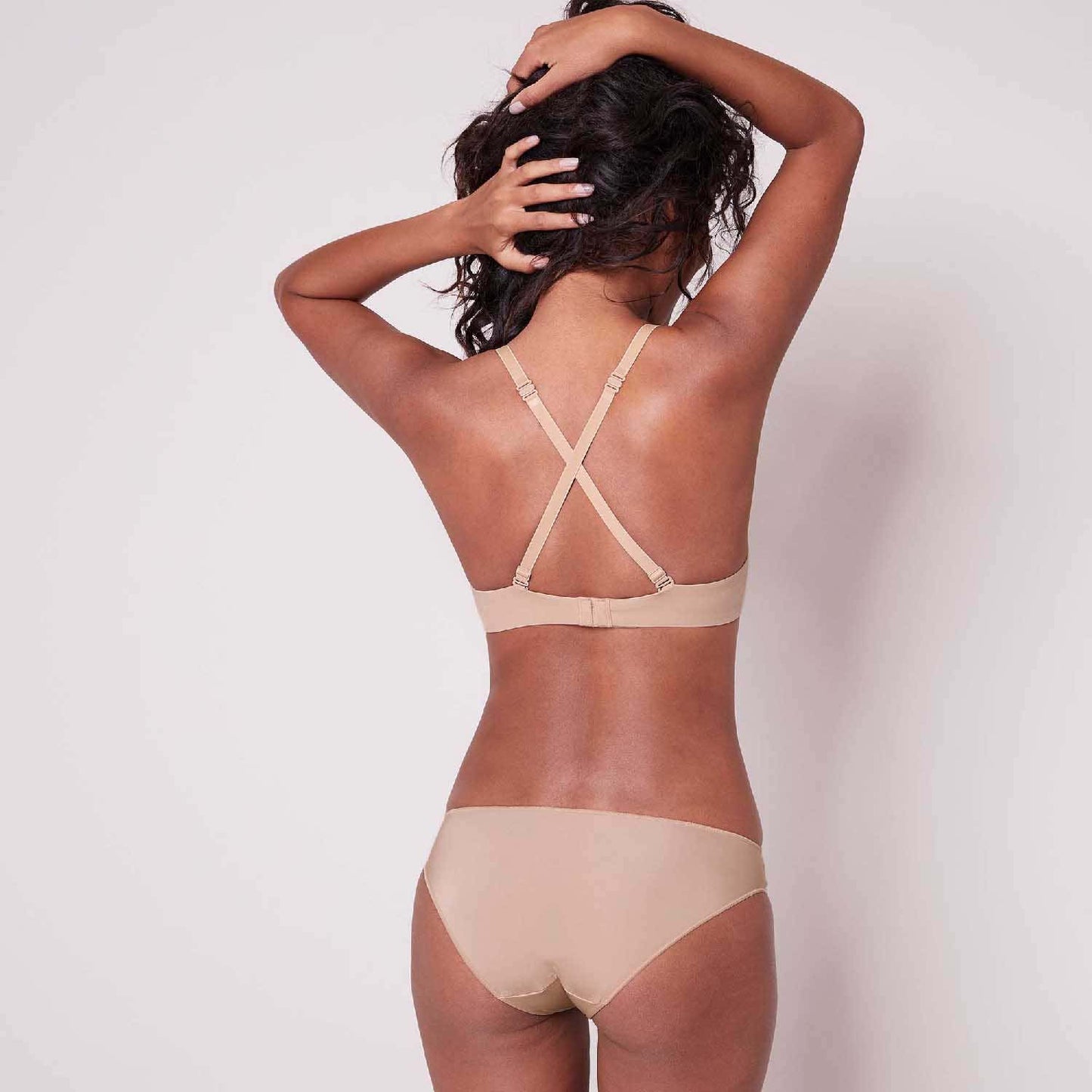 Sujetador nude efecto natural sin relleno de Simone Perele. Flanes y Fresones tienda de corsetería en Sitges