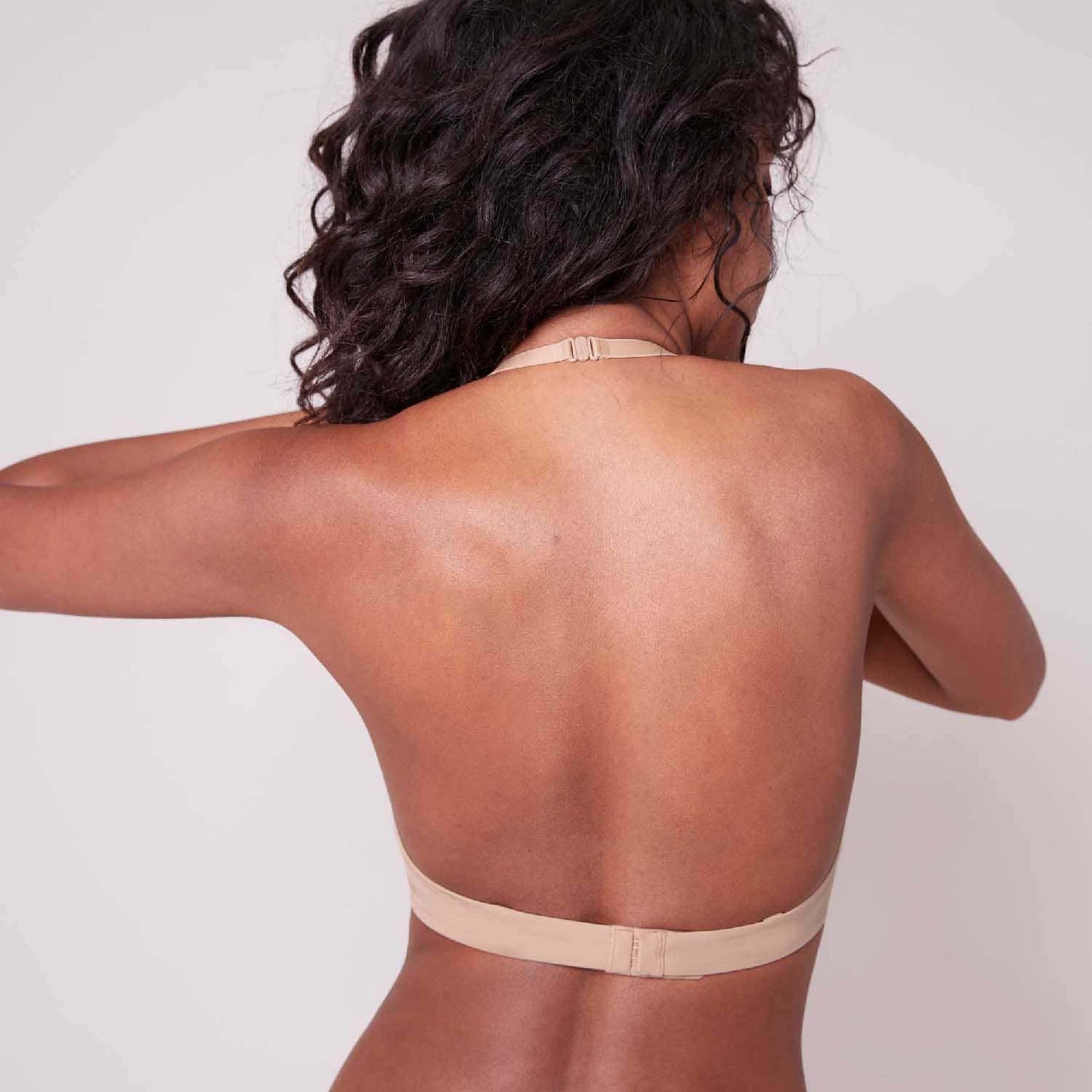 Sujetador nude efecto natural sin relleno de Simone Perele. Flanes y Fresones tienda de corsetería en Sitges