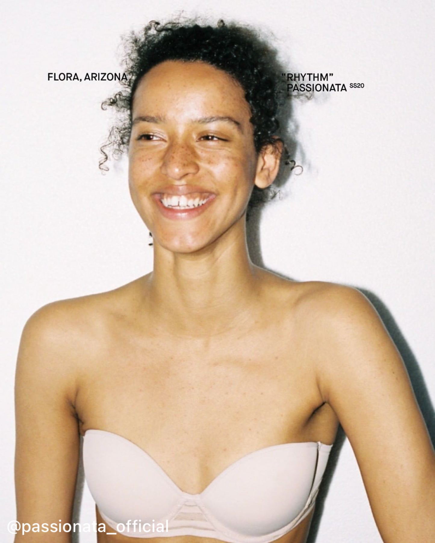 Sujetador sin tirantes preformado Rhythm de Passionata P47D60. Flanes y Fresones tienda de lenceria en Sitges