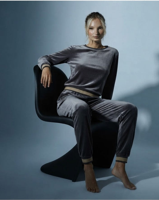 Sudadera  y pantalon gris