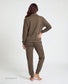 Chaqueta cremallera y pantalon gris