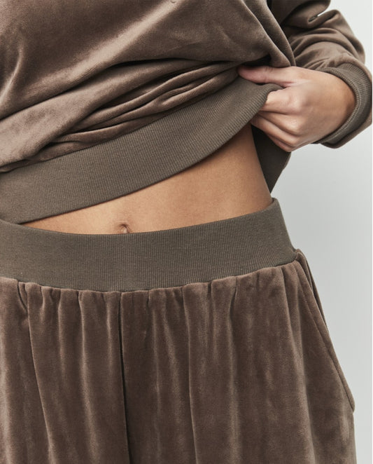 Conjunto marrón