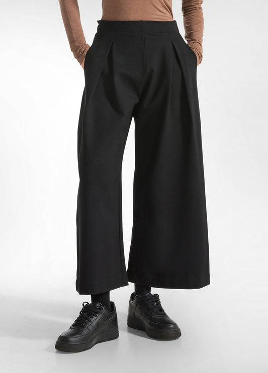 TEXTURE PLEATED CROP PANTS