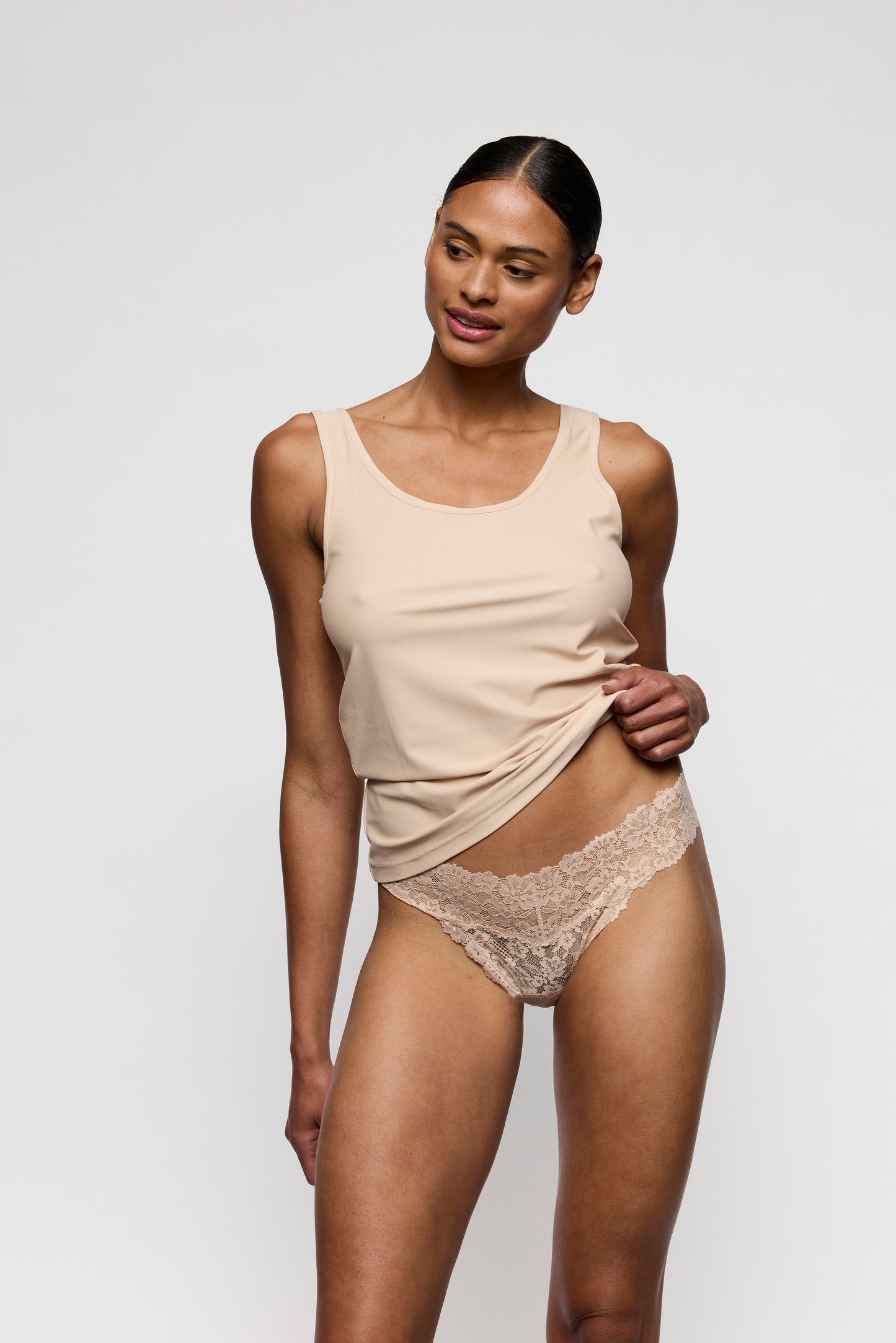 Tanga Studio café con leche