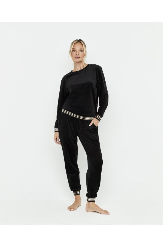 Sudadera  y pantalon negro