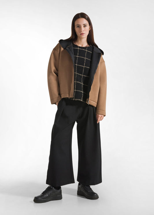 TEXTURE PLEATED CROP PANTS