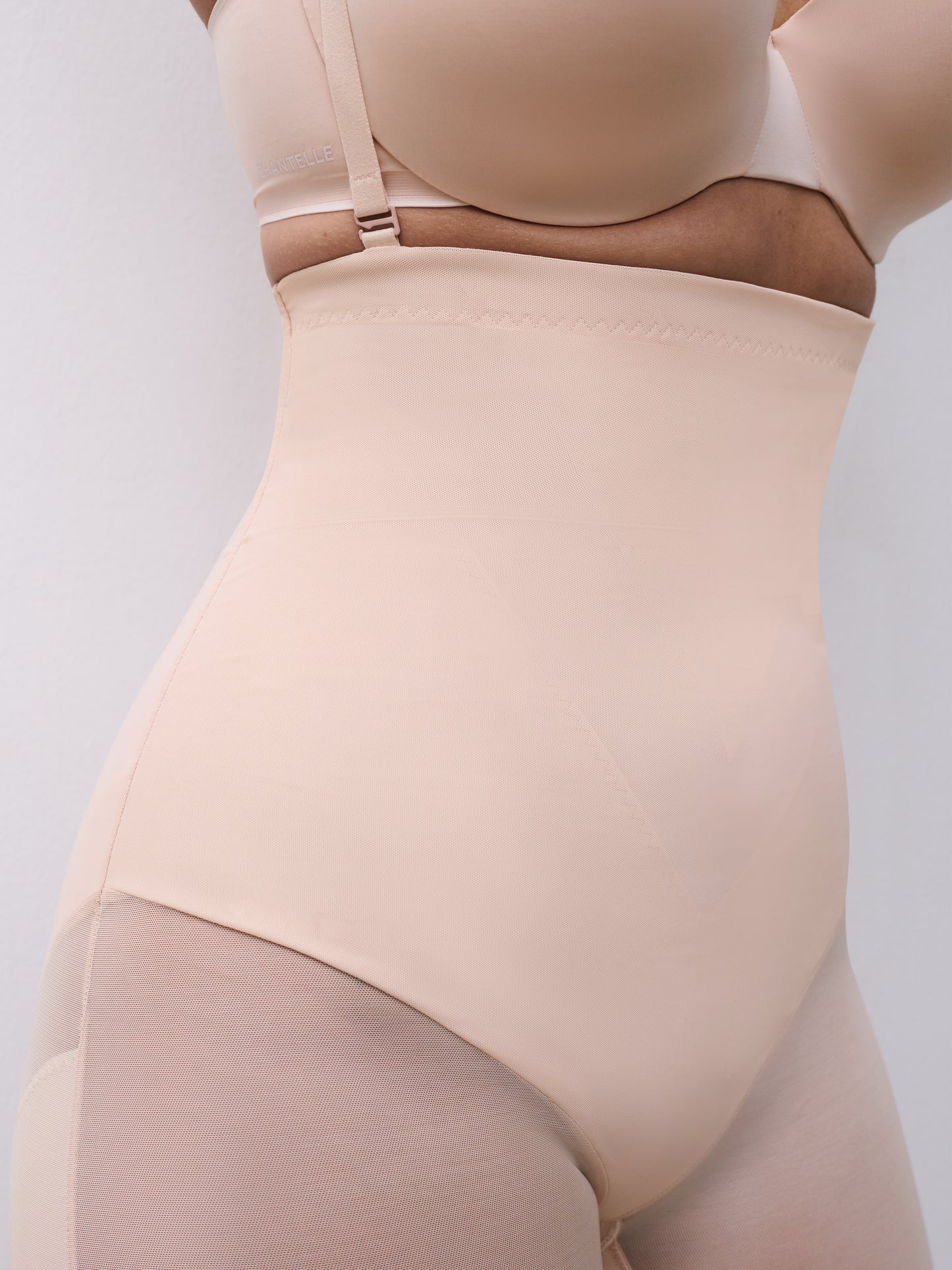 Faja pantalón reductora de talle alto con tirantes – efecto muy reductor