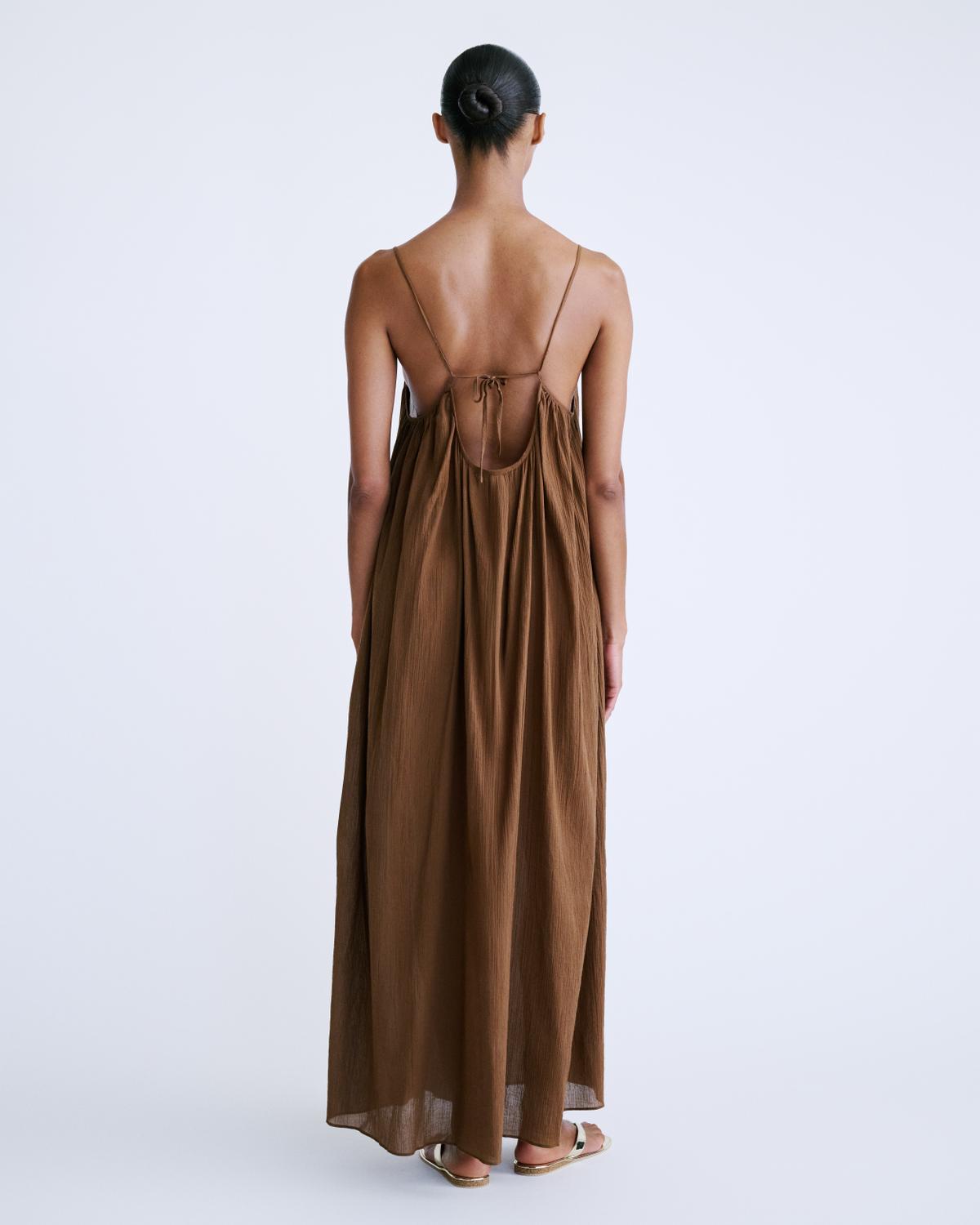 APRICOT
Vestido largo y vaporoso
