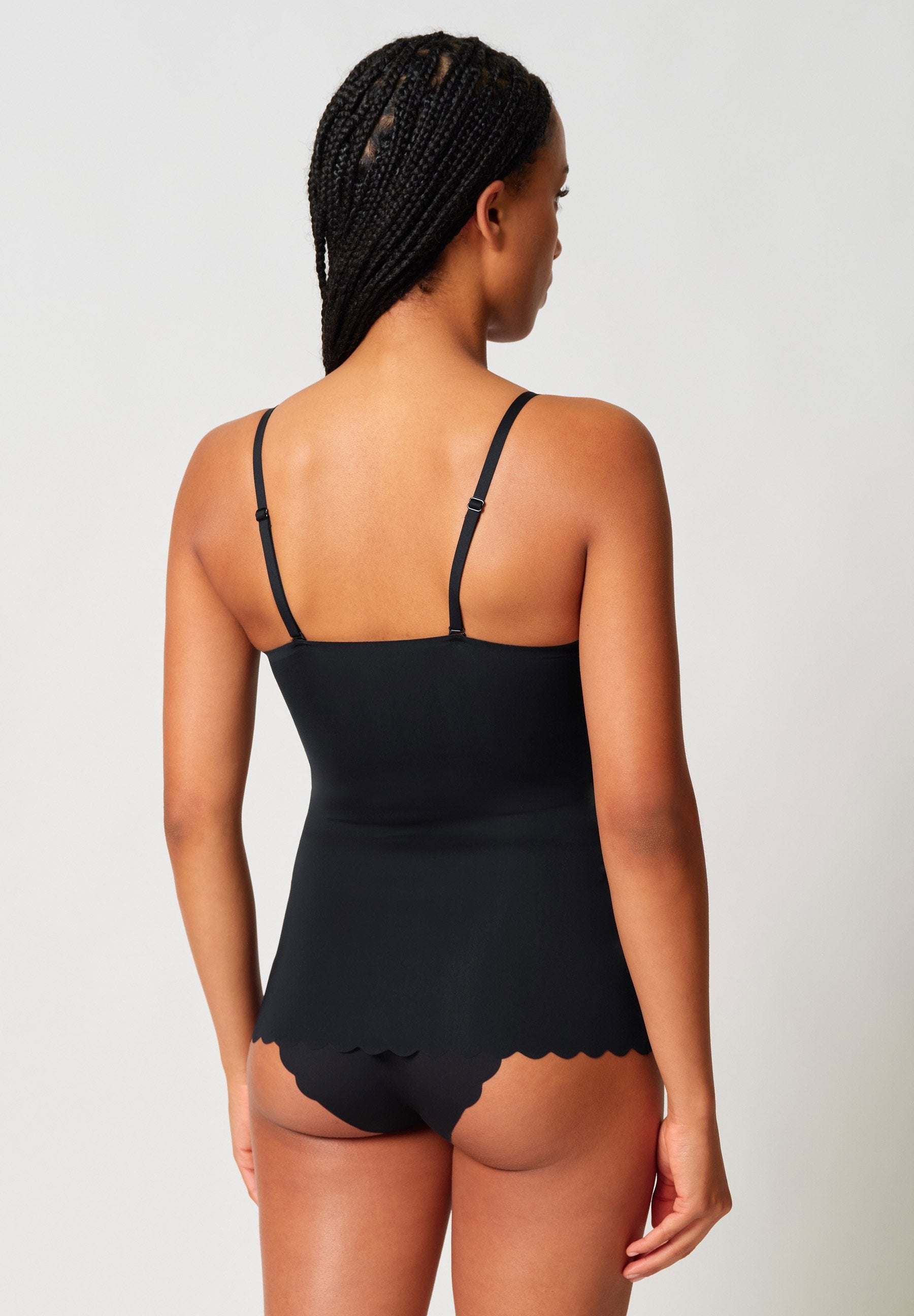 Camiseta interior moldeadora con copas extraíbles SENSATION - flanesyfresones